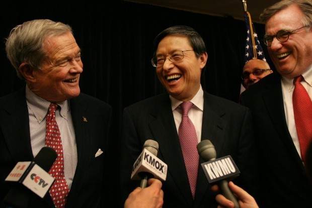 Kit Bond with Chinese ambassador in 2009